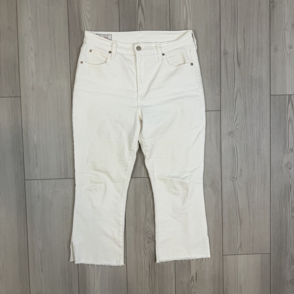 GAP Women's 30 / 10 Petite Kick Fit High Rise Jeans White‎ 570600 Stretch